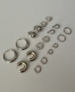 Load image into Gallery viewer, FARAH VINTAGE SILVER HOOPS
